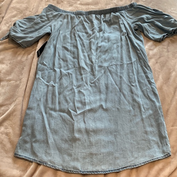 Denim off-the-shoulder dress, unworn with tag attached, size medium - Picture 2 of 4